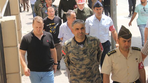Bekir Ercan Van (centro), jefe de la base militar turca de Incirlik - Sputnik Mundo