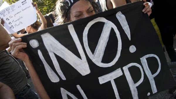 Manifestantes protestan contra el TPP en Chile, 2 de abril de 2016. - Sputnik Mundo