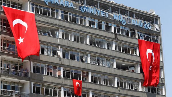 Las ventanas dañadas de la sede de la policía en Ankara, Turquía - Sputnik Mundo