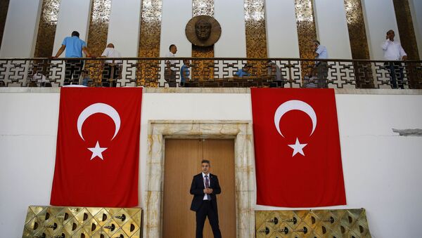 La entrada al Parlamento de Turquía - Sputnik Mundo