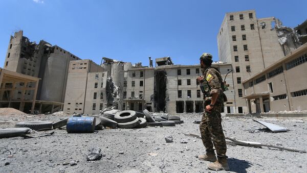 Edificios destruidos en Manbij, Siria (archivo) - Sputnik Mundo