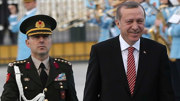 El principal consejero militar del presidente turco, Ali Yazici, y el presidente de Turquía, Recep Tayyip Erdogan (archivo) - Sputnik Mundo