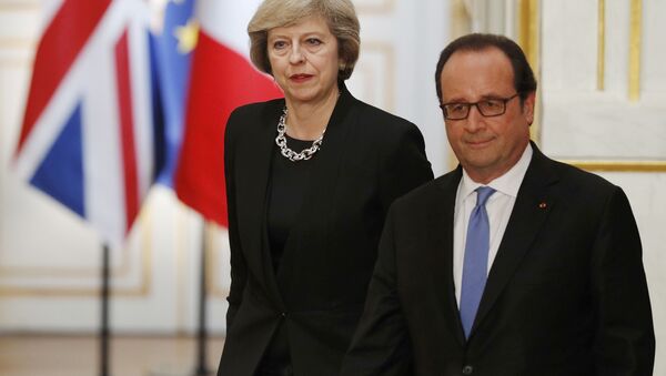 Theresa May, primera ministra de Reino Unido y François Hollande, presidente de Francia - Sputnik Mundo