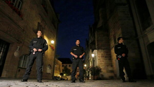 Los policías alemanes en el lugar de la explosión en Ansbach - Sputnik Mundo