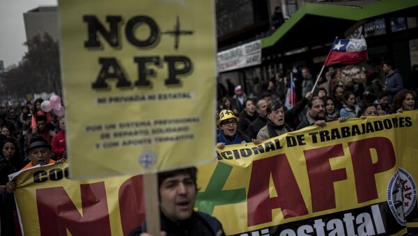 Protestas en Chile contra el sistema de jubilaciones - Sputnik Mundo