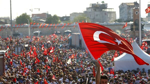 Manifestación tras la intentona golpista en Estambul, Turquía - Sputnik Mundo