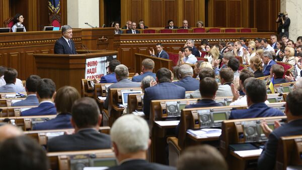 Diputados ucranianos durante una sesión del Parlamento - Sputnik Mundo