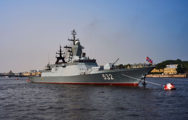 Buques militares arriban a San Petersburgo para desfilar el día de la Armada de Rusia - Sputnik Mundo