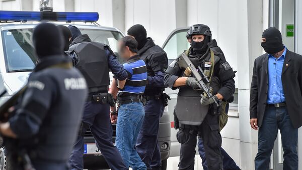 Los policías austriacos detienen a un sospechoso yihadista - Sputnik Mundo