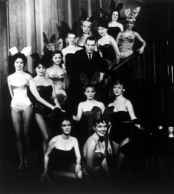 Hugh Hefner, en el Playboy Club de Chicago, en el año 1960. - Sputnik Mundo
