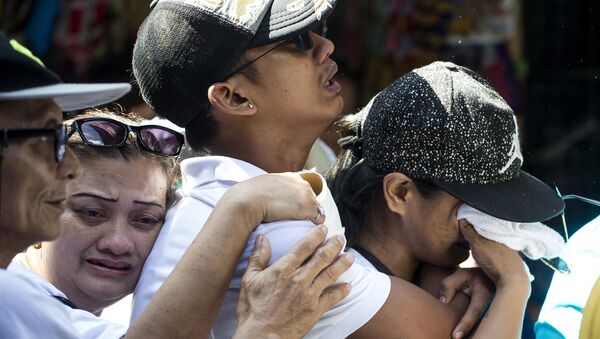 El funeral de una de las víctimas de la lucha contra los narcotraficantes en Filipinas - Sputnik Mundo