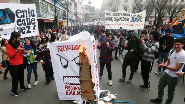 Los protestantes contra la reforma educativa, Valparaiso, Chile (archivo) - Sputnik Mundo