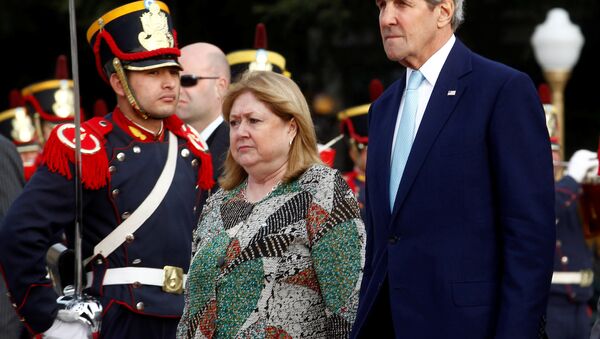 Susana Malcorra, la canciller argentina, y John Kerry, el secretario de Estado de EEUU - Sputnik Mundo