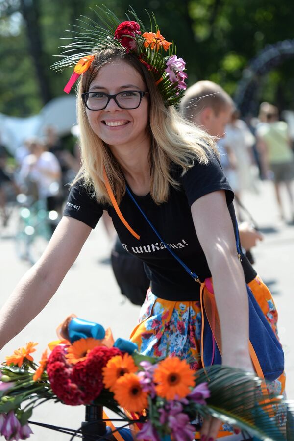 'Mujeres en Bici' invaden Moscú - Sputnik Mundo
