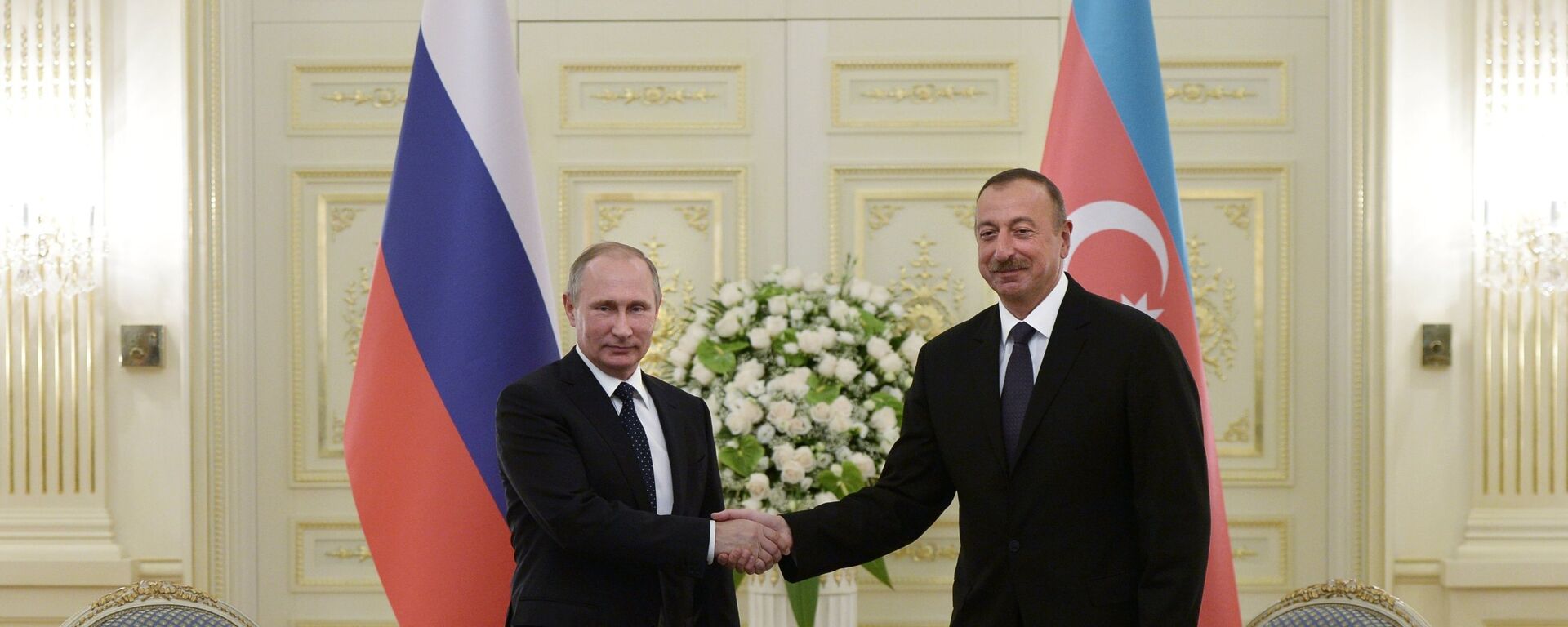 Presidente ruso, Vladímir Putin, y presidente azerbaiyano, Iljam Alíev - Sputnik Mundo, 1920, 24.12.2022