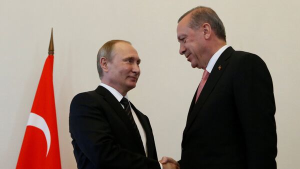 Vladímir Putin, presidente de Rusia, con su homólogo turco, Recep Tayyip Erdogan (archivo) - Sputnik Mundo