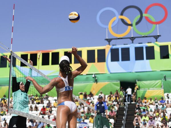 Voleibol femenino en las calurosas playas de Río de Janeiro - Sputnik Mundo