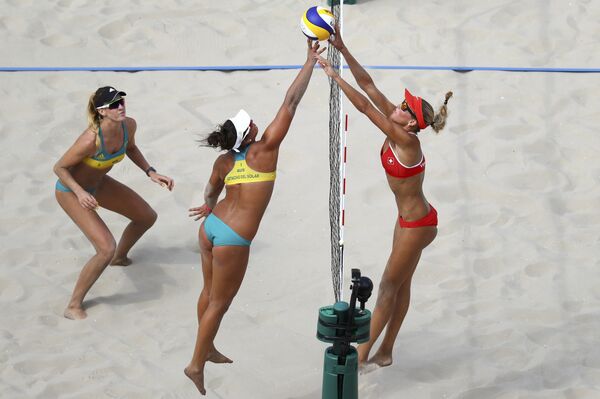Voleibol femenino en las calurosas playas de Río de Janeiro - Sputnik Mundo