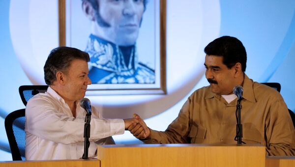 El presidente de Venezuela, Nicolás Maduro, junto al presidente de Colombia, Juan Manuel Santos - Sputnik Mundo