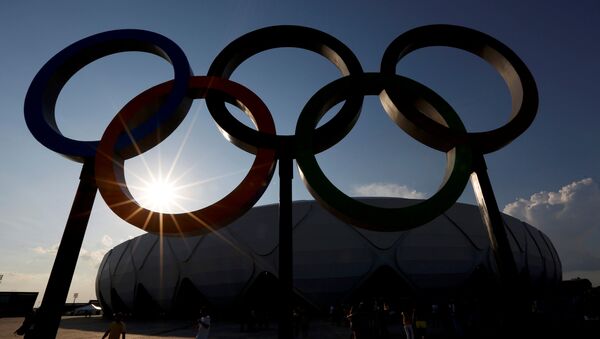 El estadio Amazonia en Río de Janeiro con anillos olímpicos - Sputnik Mundo