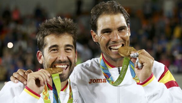 Rafael Nadal y Marc Lopez con sus medallas de oro - Sputnik Mundo