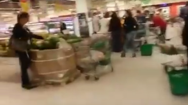 Evacuación de un supermercado - Sputnik Mundo