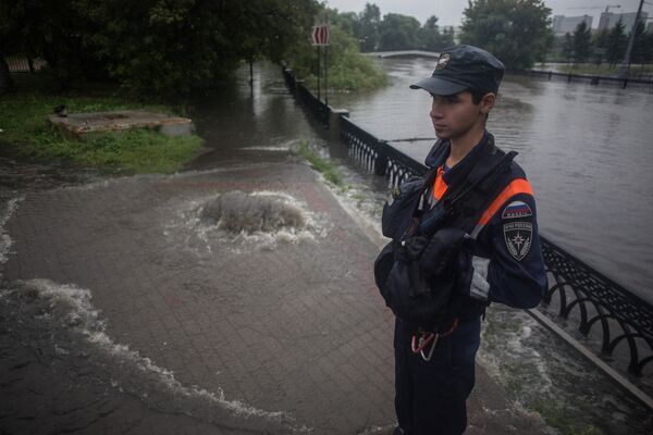 Las imágenes más espectaculares del 'diluvio' en Moscú - Sputnik Mundo