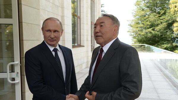 Presidente de Rusia, Vladímir Putin y presidente de Kazajistán, Nursultán Nazarbáev - Sputnik Mundo