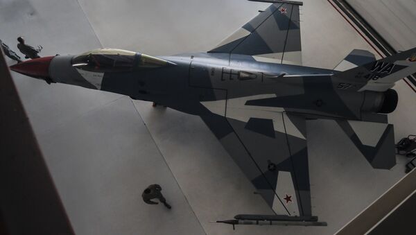 F-16-Jets mit Su-35-Camouflage - Sputnik Mundo