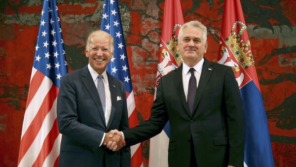 Presidente serbio, Tomislav Nikolic, y vicepresidente de EEUU, Joe Biden - Sputnik Mundo