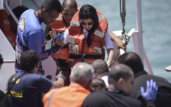 Evacuación del ferry 'Caribbean Fantasy' incendiado - Sputnik Mundo