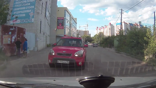 Dos jóvenes de la ciudad rusa de Vorónezh protagonizaron un desagradable incidente de tráfico - Sputnik Mundo