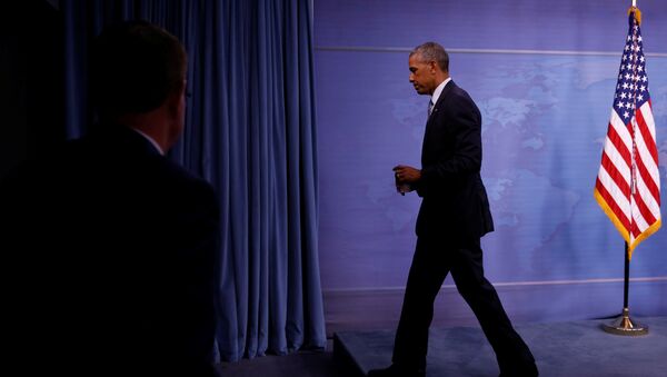 Obama departs at the end his news conference at the Pentagon in Arlington, Virginia, U.S. - Sputnik Mundo