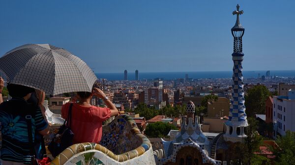 Turistas en el parque Guell, Barcelona - Sputnik Mundo