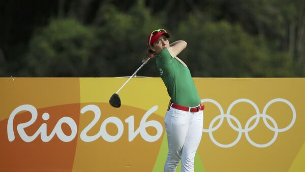 Gaby Lopez (MEX) of Mexico hits her tee shot on the third hole during second round women's Olympic golf competition. - Sputnik Mundo