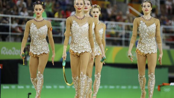 El equipo de Rusia se lleva el oro durante las competiciones en gimnasia rítmica - Sputnik Mundo