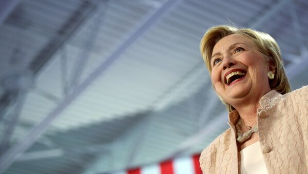 U.S. Democratic presidential nominee Hillary Clinton holds a rally at John Marshall High School in Cleveland, Ohio - Sputnik Mundo
