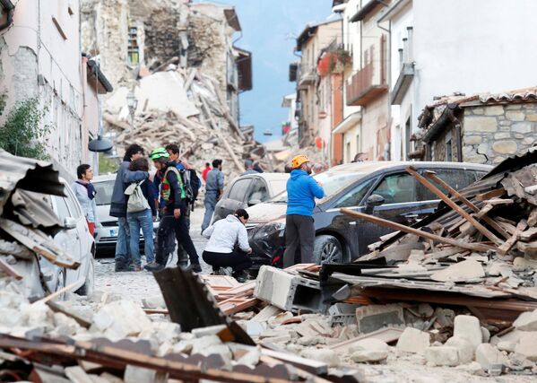 La ciudad italiana de Amatrice, en ruinas tras un fortísimo terremoto - Sputnik Mundo
