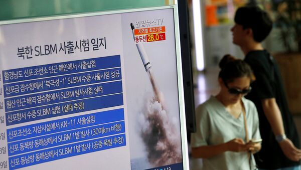 El lanzamiento de un misil balístico por Corea del Norte (archivo) - Sputnik Mundo
