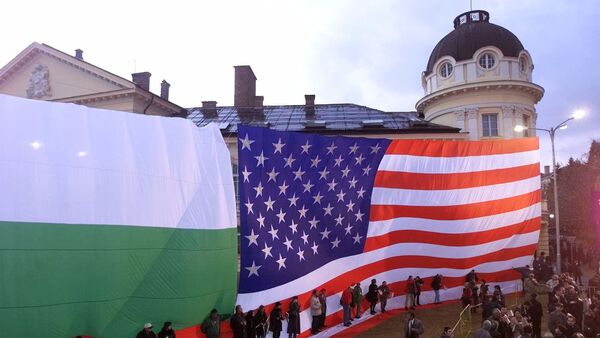 Banderas de EEUU y Bulgaria - Sputnik Mundo