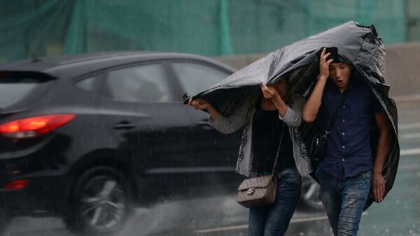 Las lluvias fuertes en Moscú - Sputnik Mundo