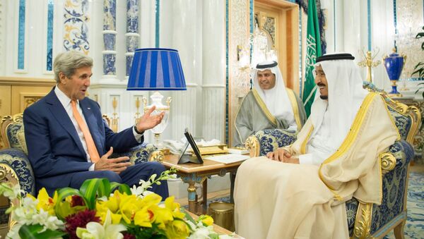 Secretario de Estado estadounidense John Kerry y el Rey Salman de Arabia Saudí - Sputnik Mundo