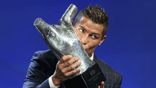 Cristiano Ronaldo, el mejor jugador de la UEFA en Europa de la temporada 2015-16 - Sputnik Mundo