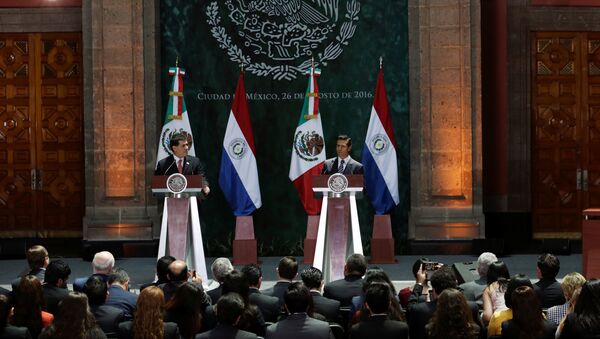 Los presidentes de Paraguay, Horacio Cartes, y de México, Enrique Peña - Sputnik Mundo