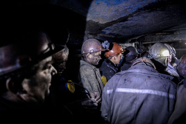 La difícil vida de los mineros de Donbás - Sputnik Mundo