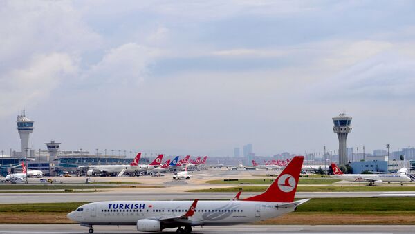 Un avión de Turkish Airlines en el aeropuerto internacional Ataturk, Turquía (archivo) - Sputnik Mundo