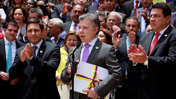 Juan Manuel Santos, presidente de Colombia, declara un alto el fuego definitivo con las FARC - Sputnik Mundo