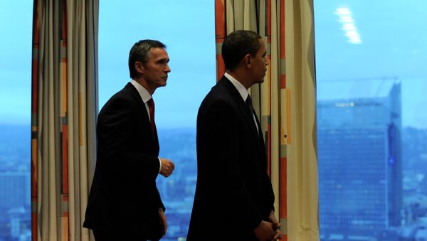 Secretario general de la OTAN, Jens Stoltenberg, y presidente de EEUU, Barack Obama - Sputnik Mundo