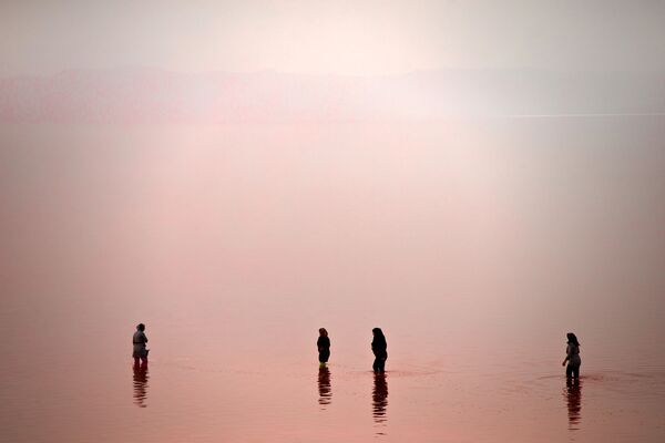 El fantástico lago rosado Urmía de Irán - Sputnik Mundo