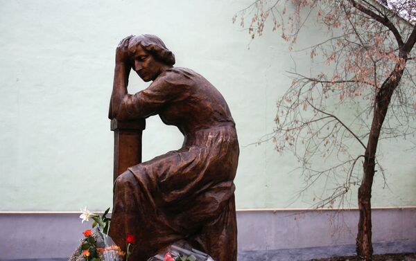 Monumento a la poetisa Marina Tsvetáieva - Sputnik Mundo